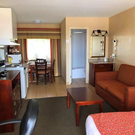 Red Pine Inn & Conference Centre Alliston Екстериор снимка