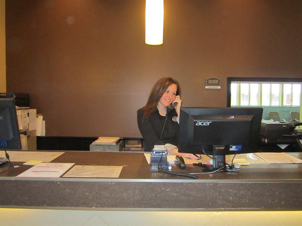 Red Pine Inn & Conference Centre Alliston Екстериор снимка