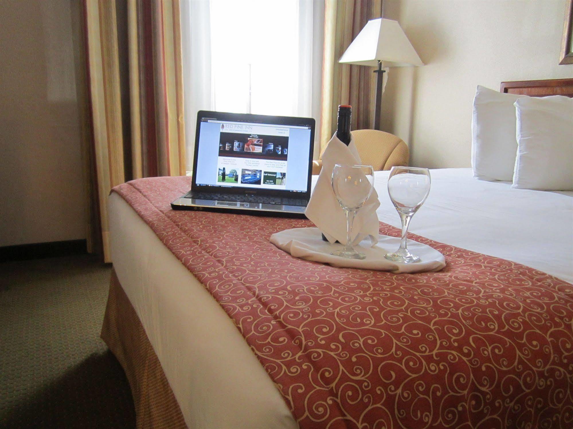 Red Pine Inn & Conference Centre Alliston Екстериор снимка