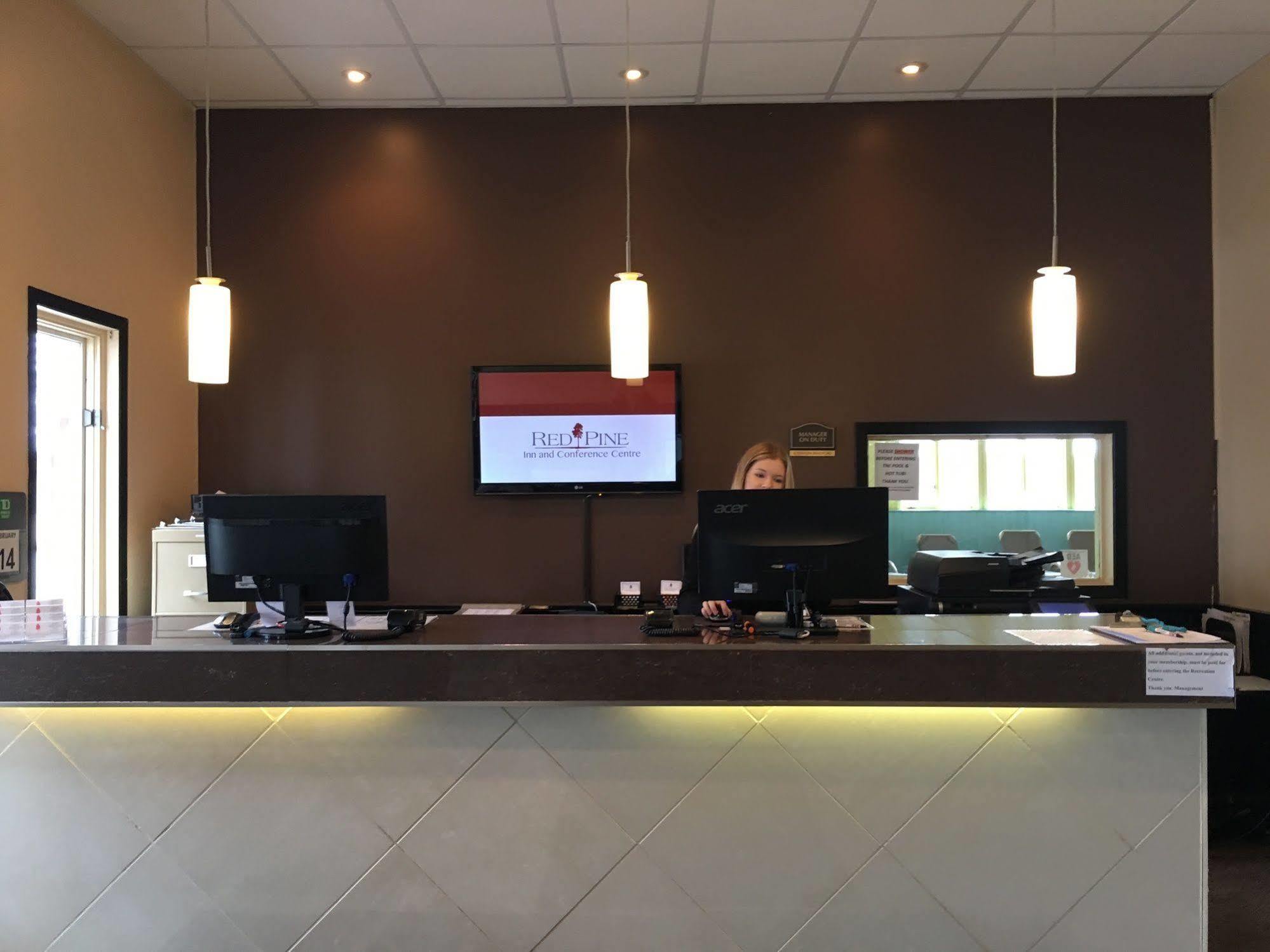 Red Pine Inn & Conference Centre Alliston Екстериор снимка