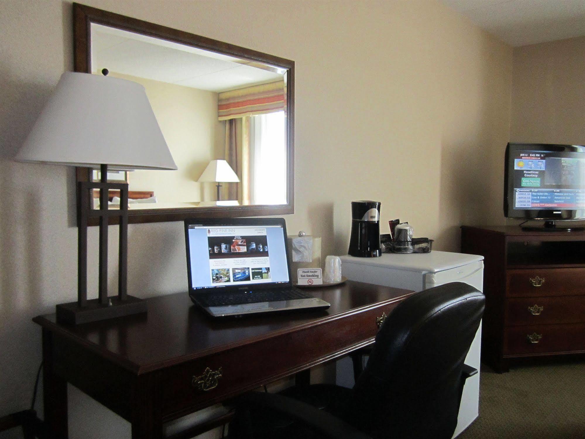 Red Pine Inn & Conference Centre Alliston Екстериор снимка