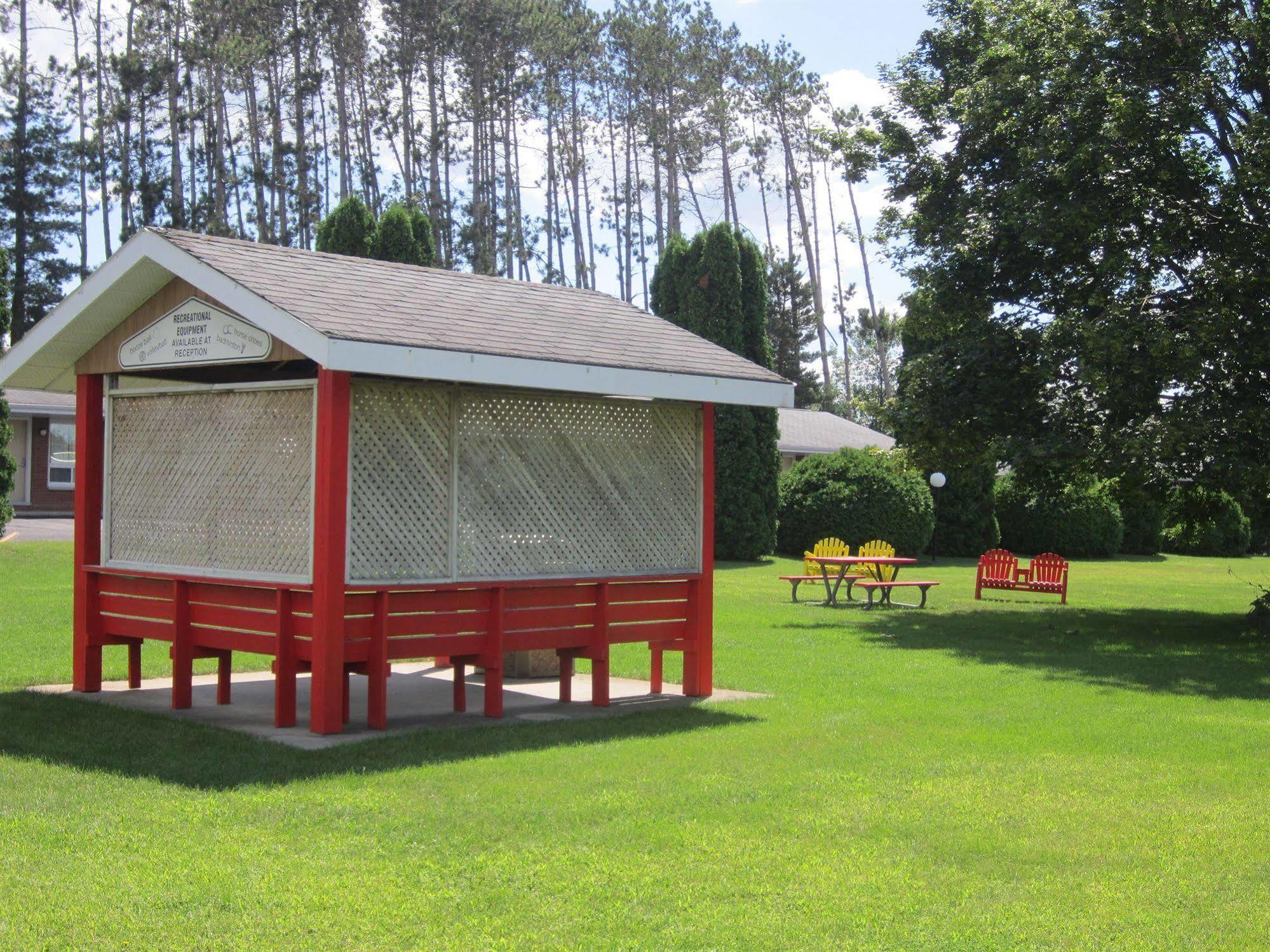 Red Pine Inn & Conference Centre Alliston Екстериор снимка