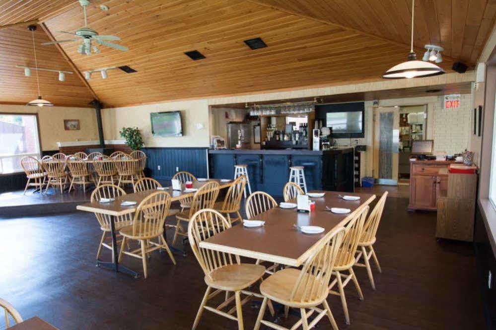Red Pine Inn & Conference Centre Alliston Екстериор снимка