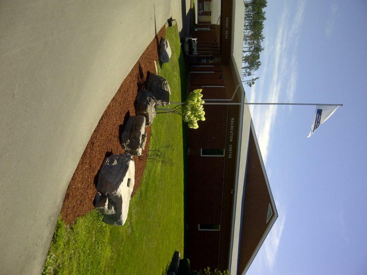 Red Pine Inn & Conference Centre Alliston Екстериор снимка