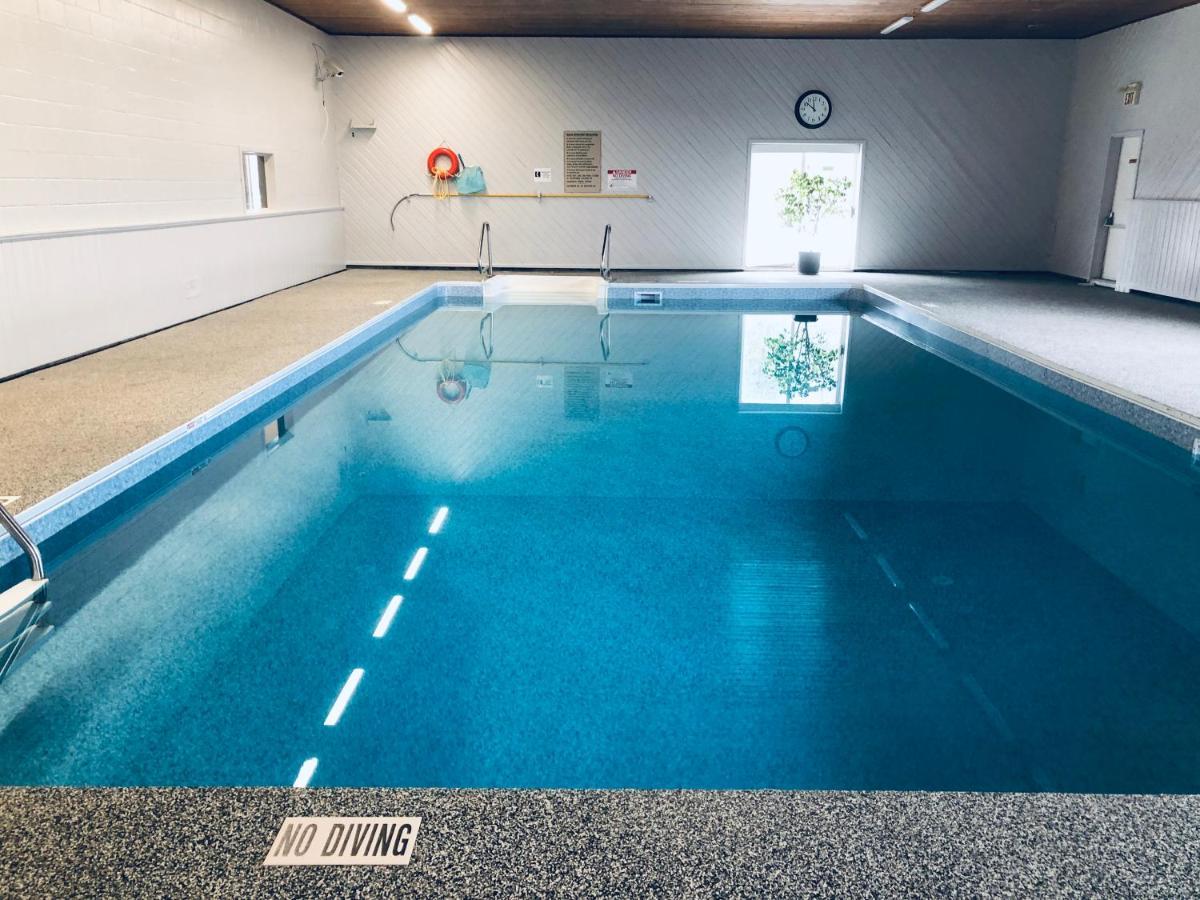 Red Pine Inn & Conference Centre Alliston Екстериор снимка