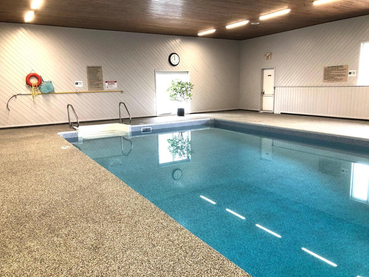 Red Pine Inn & Conference Centre Alliston Екстериор снимка
